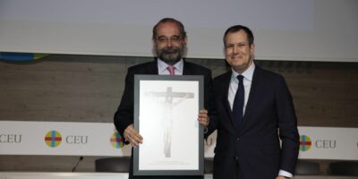 Alfonso Bullón de Mendoza, premio Especial del Año Religión en Libertad