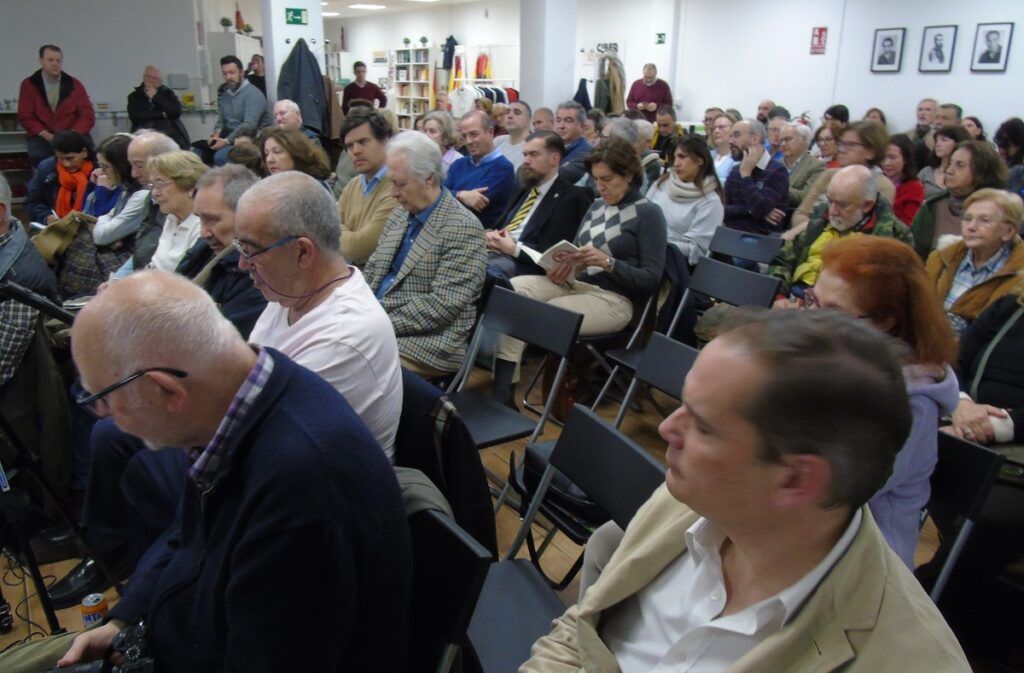 Público de la presentación organizada por Luz de Trento