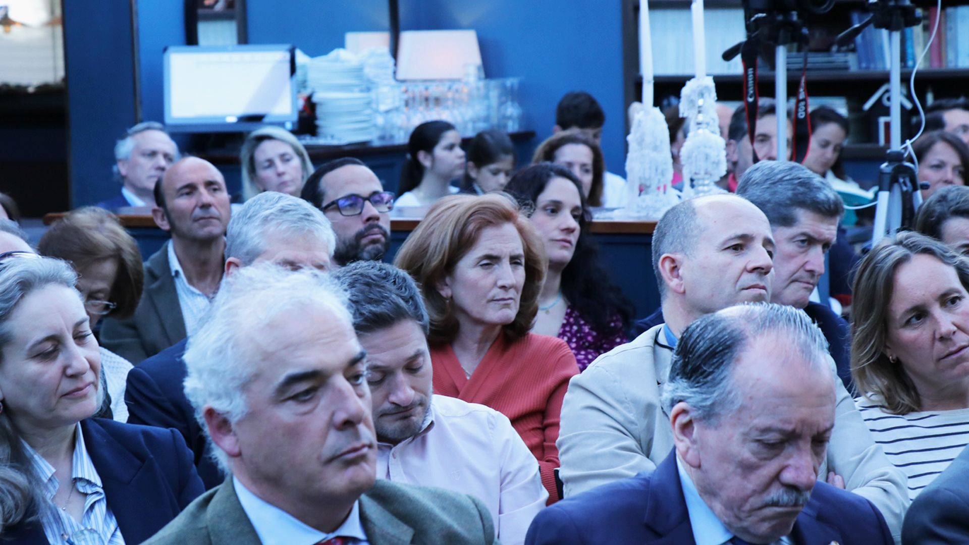 En segunda fila, Mar Velasco, Álvaro de Juana, Fernando y Carmen de Navascués , Joaquín Flores y Esther Fidalgo